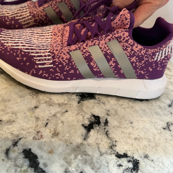 Adidas Women’s SwiftRuns - Picture 8 of 9